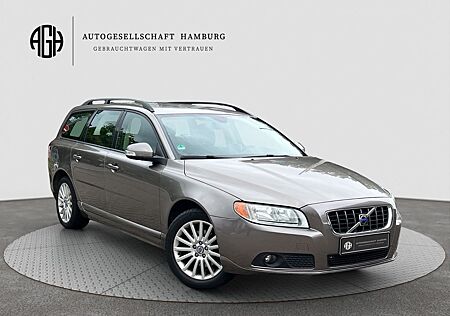 Volvo V70 Kombi 2.0 Momentum*AHK*Leder*Navi*SitzHzg*