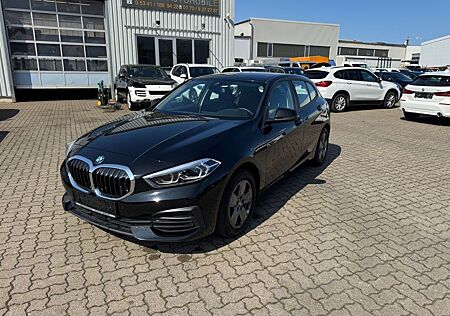 BMW 118 i Lim Aut.-LED-NAVI