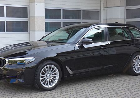 BMW 520i Touring Pano-D/el.AHK/Kamera/Inspektion neu