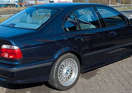 BMW 528i A Top Ausstattung rostfrei Gutachten 10TEur