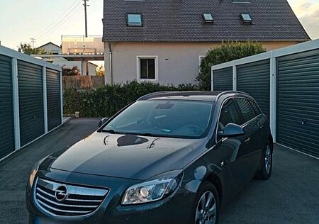 Opel Insignia Sports Tourer 2.0 CDTI *TÜV* *AHK*