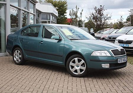 Skoda Octavia Limousine 1.6 Elegance Sitz-HZG PDC AHK