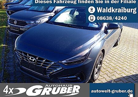 Hyundai i30 Intro-Ed Full-LED+Kamera+Navi+8fach+Sitzheiz