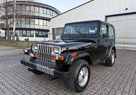 Jeep Wrangler YJ 4.0 *OLDTIMER* 1-Hand *Top Zustand*