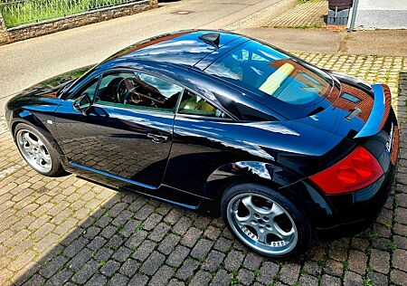 Audi TT Coupe 1.8T quattro BOSE/XENON