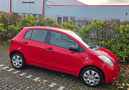 Toyota Yaris 1,3-l-VVT-i Cool Cool