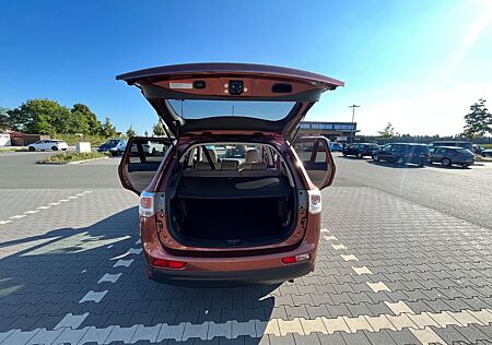 Mitsubishi Outlander 2.2 DI-D Instyle 4WD TC-SST Instyle