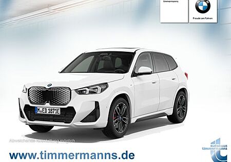 BMW iX1 eDrive20 Navi Tempom.aktiv Panoramadach