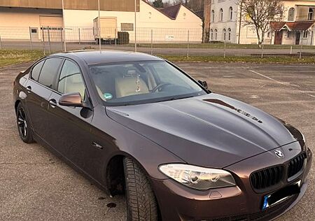BMW 523i -