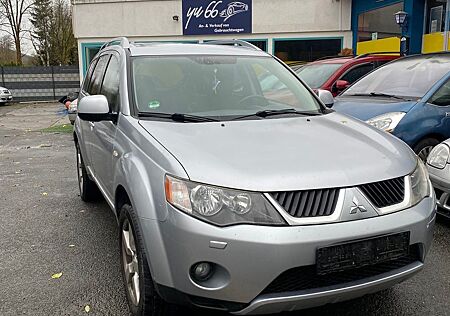 Mitsubishi Outlander Outlander2.4Intense4x4AUTOMATIK7 SitzKlimaautAHK