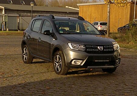 Dacia Sandero II Stepway Celebration PDC TÜV NEU 1HAND