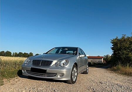 Mercedes-Benz 230 C230 (W203), Erstzulassung 2005, u