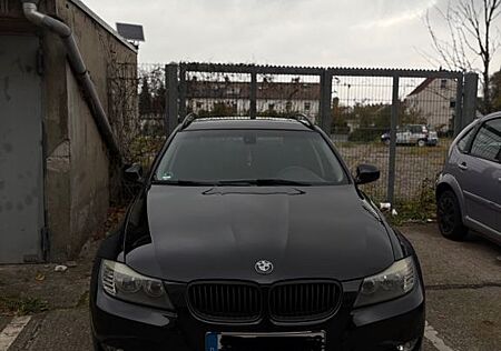 BMW 318i Touring -