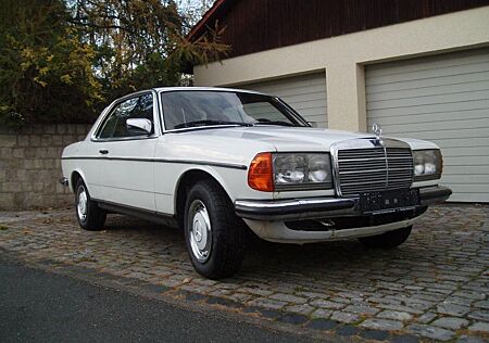 Mercedes-Benz 230