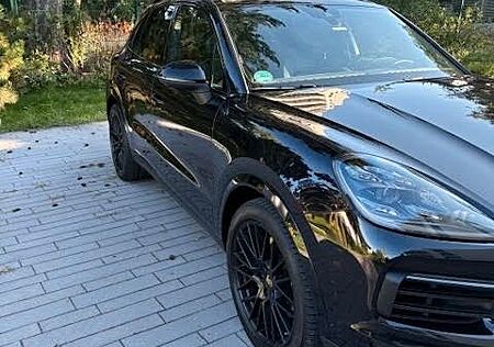 Porsche Cayenne lückenlos gepflegt