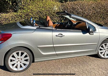 Peugeot 207 CC Platinum tolle Farbkombination TOP Zustan
