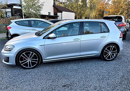VW Golf Volkswagen VII Lim. GTD/ACC/NAVI/XENON/SOUNDM/1.HAND!!