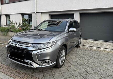 Mitsubishi Outlander 2.4 PHEV 4WD Top Ausstattung