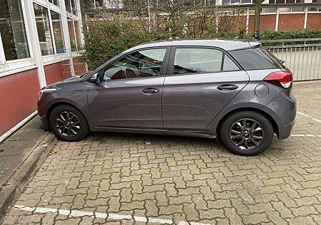 Hyundai i20 1.2 62kW Sondermodell YES!