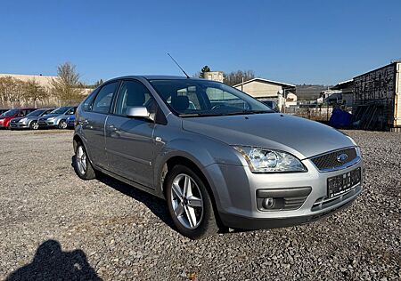 Ford Focus Lim. 1.6 Ghia !TÜV+ZAHNR.NEU/GARANTIE!