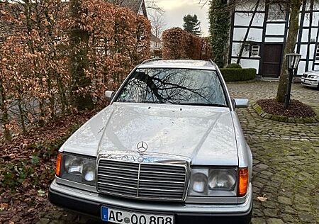 Mercedes-Benz E 300 300TE-24