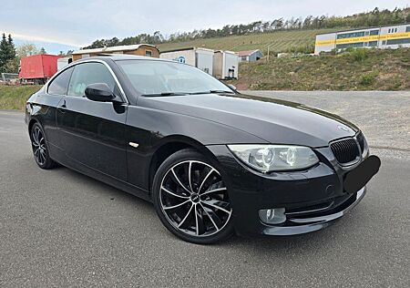 BMW 320d *VOLLAUSSTATTUNG*8FACH*NAVI*SCHIEBEDACH*
