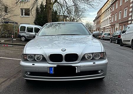 BMW 525i A -