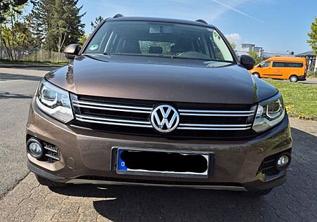 VW Tiguan Volkswagen 1.4 TSI 4MOTION Track & Field AHK