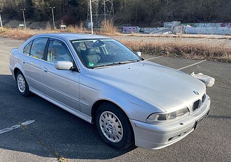 BMW 520i