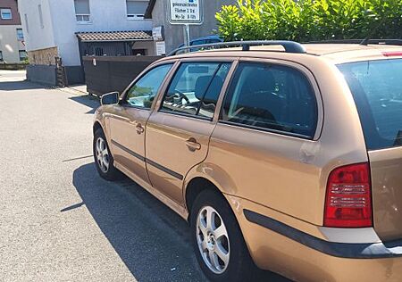 Skoda Octavia Combi 1.6 -