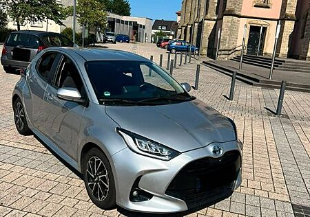 Toyota Yaris 1.5-l-VVT-i CVT Team Deutschland Team ...