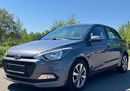 Hyundai i20 1.4 Automatik/Navi/R.F.Kam/SHZ/Garantie