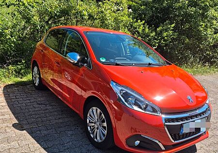 Peugeot 208 1.2 Allure PureTech Garantie / wenig km