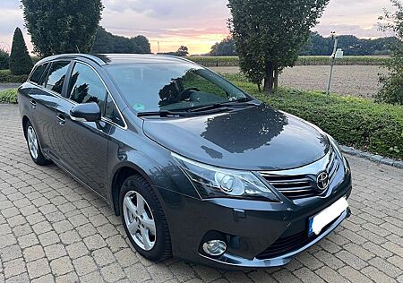 Toyota Avensis Combi 1,8-l-Valvematic