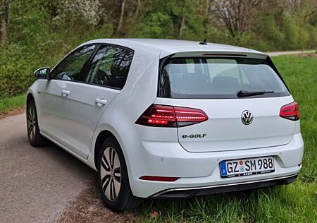 VW Golf Volkswagen e-, CCS, LED, Standheizung-- TOP