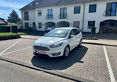 Ford Focus Turnier Titanium * Automatik *Parkpilot *