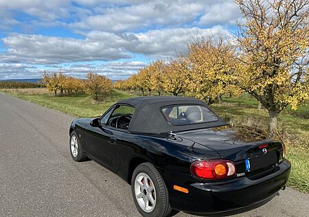 Mazda MX-5 1.6 16V - mit Hardtop & 8-Fach-Bereift