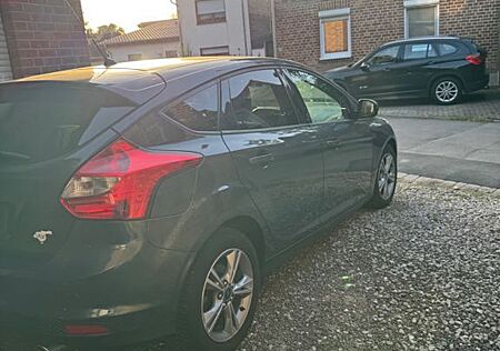 Ford Focus 2,0TDCi 103kW PowerSh. Champions Editi...