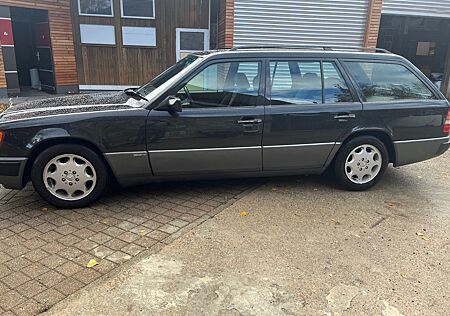 Mercedes-Benz E 300 300TE 24V