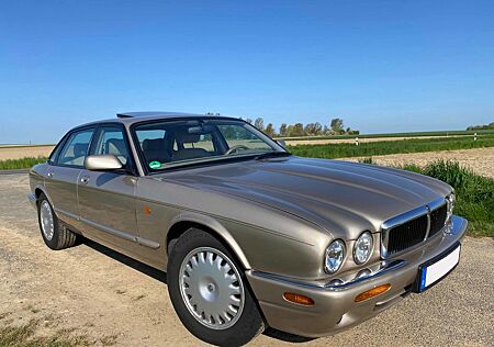 Jaguar XJ8 3.2 - Topaz
