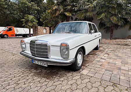 Mercedes-Benz 200 D Strich 8 / W 115 / Oldtimer