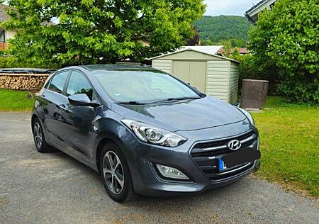 Hyundai i30 blue 1.6 CRDi 100kW Trend DCT