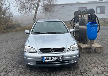 Opel Astra 1.6 -