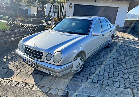 Mercedes-Benz E 230 *1.HAND*KLIMA*SCHIEBEDACH*ALU*