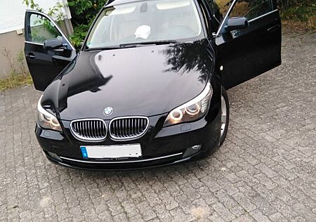 BMW 525i . 3.0 Liter Reihensechszylinder