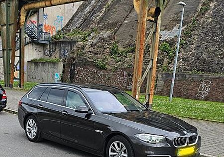 BMW 525d xDrive Touring A Luxury Line