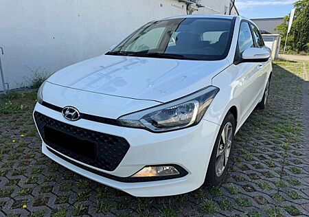Hyundai i20 1.4 CRDi Active Style*Navi*Kamera*Temp*DAB