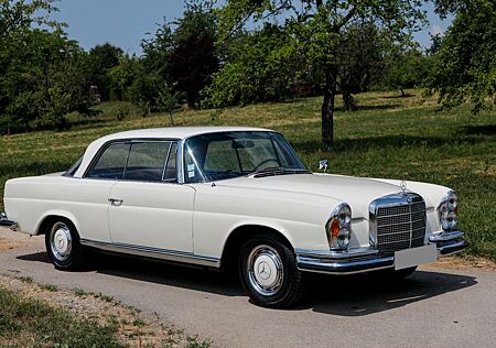 Mercedes-Benz 280 SE/9 3.5 Coupe W 111