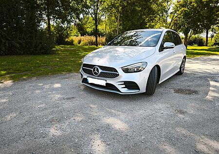 Mercedes-Benz B 180 DCT -AMG Line Widerscreen