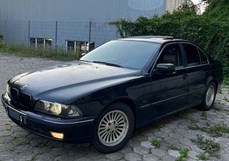 BMW 528i A -